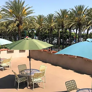 super-8-anaheim-near-disneyland.topanaheimhotels.com/