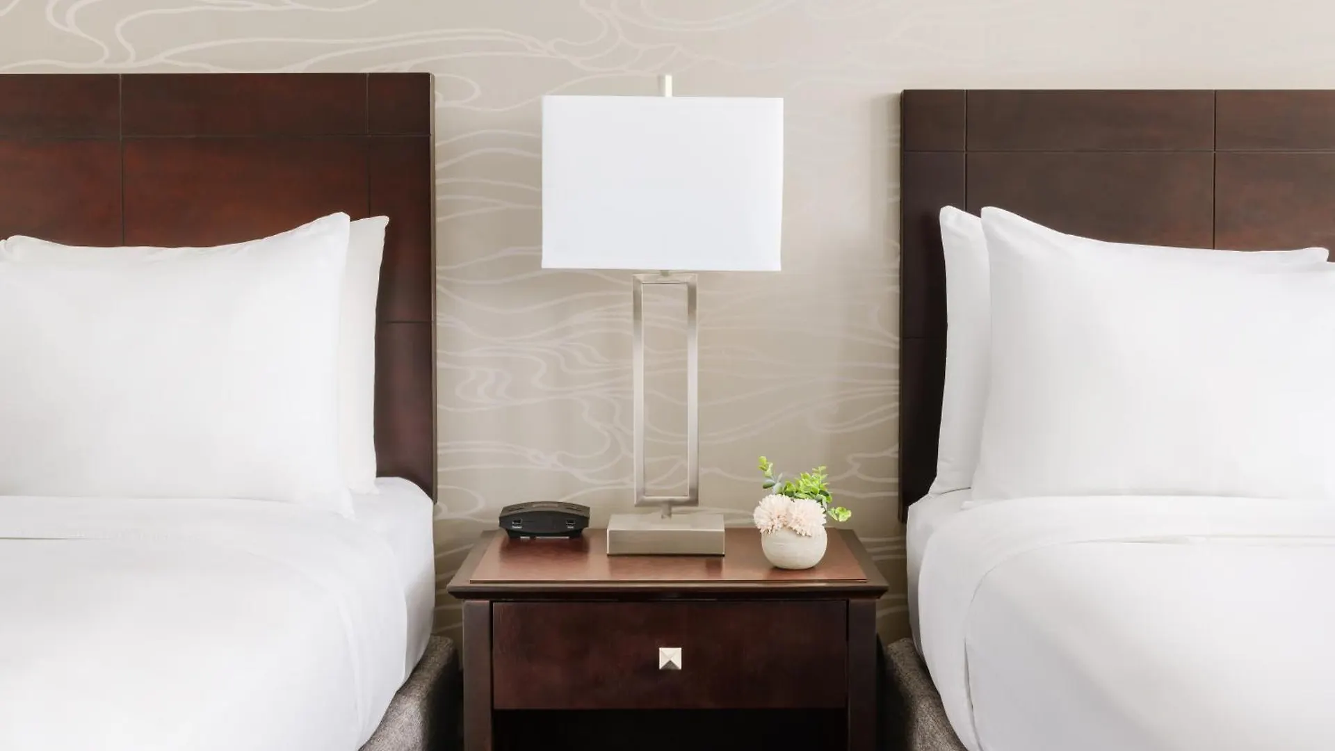 Crowne Plaza Phoenix Airport - Phx By Ihg 3*,
